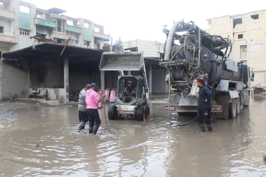 Şaredariya Reqayê piştî baranê ket nava liv û tevgerê