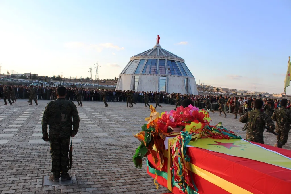 Cenazeyê Serdar Tolhildan bi merasîmeke girseyî hate veşartin