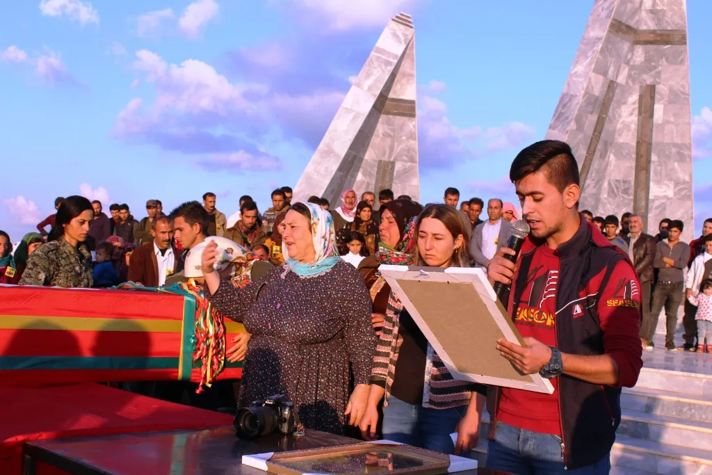 Cenazeyê Serdar Tolhildan bi merasîmeke girseyî hate veşartin