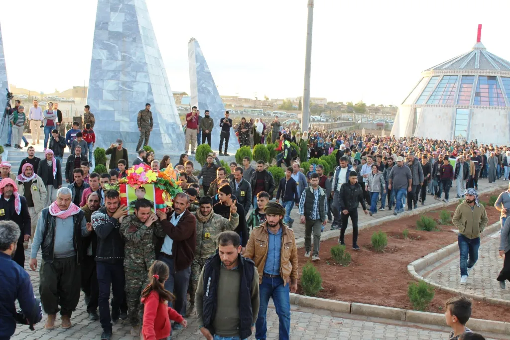 Cenazeyê Serdar Tolhildan bi merasîmeke girseyî hate veşartin