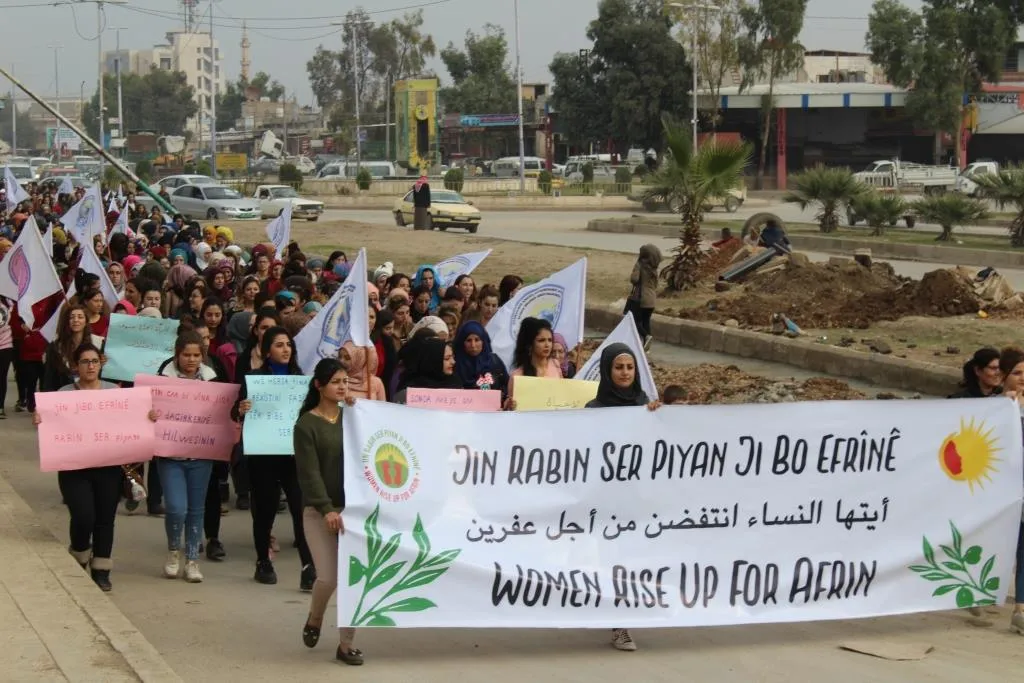 'Bi hêza jinê em ê faşîzmê bişkînin û azadiyê bi dest bixin'