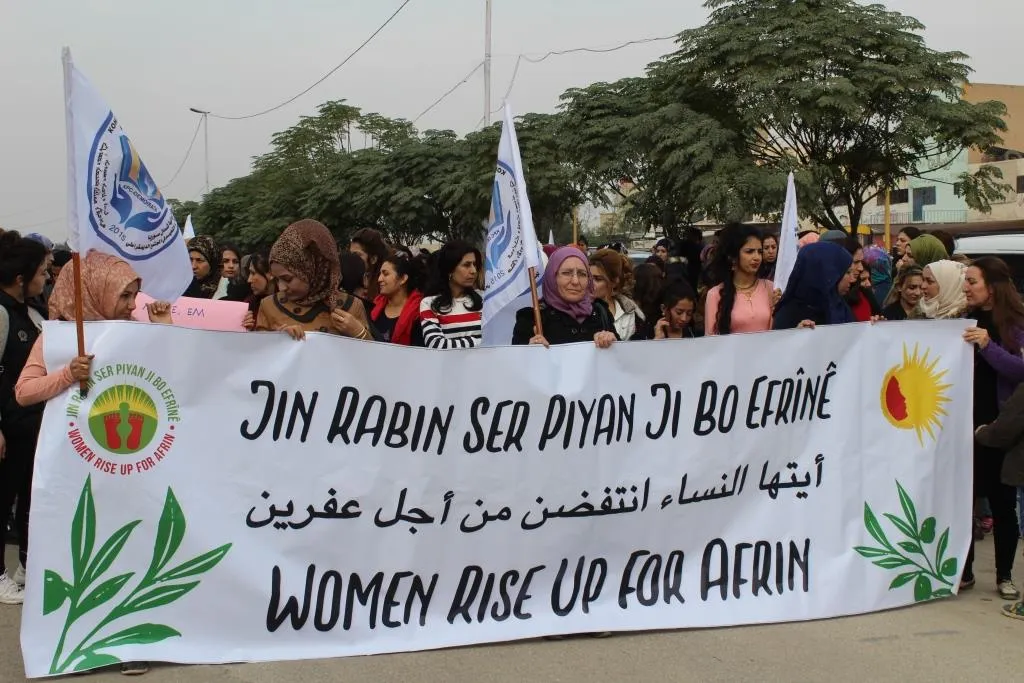 'Bi hêza jinê em ê faşîzmê bişkînin û azadiyê bi dest bixin'