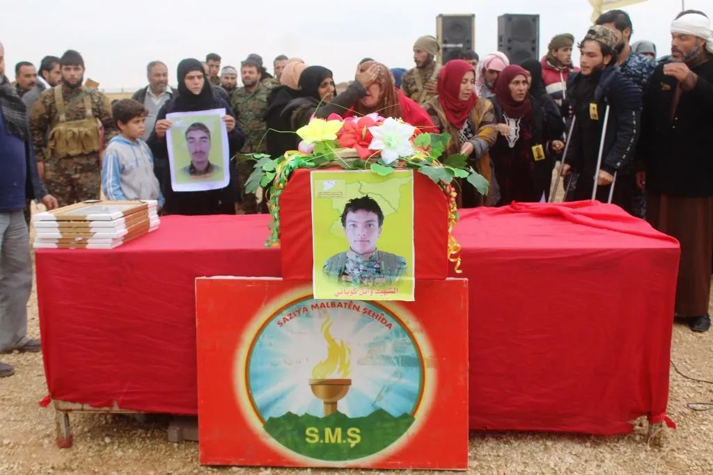 Cenazeyê Wail Kobanê li Reqayê hat veşartin