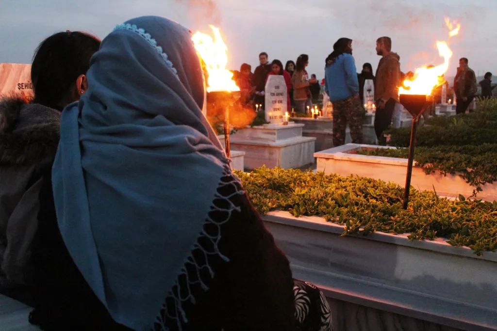 Gelê Kobanê cangoriyên azadiyê yên  meha Mijdarê bi bîr anîn