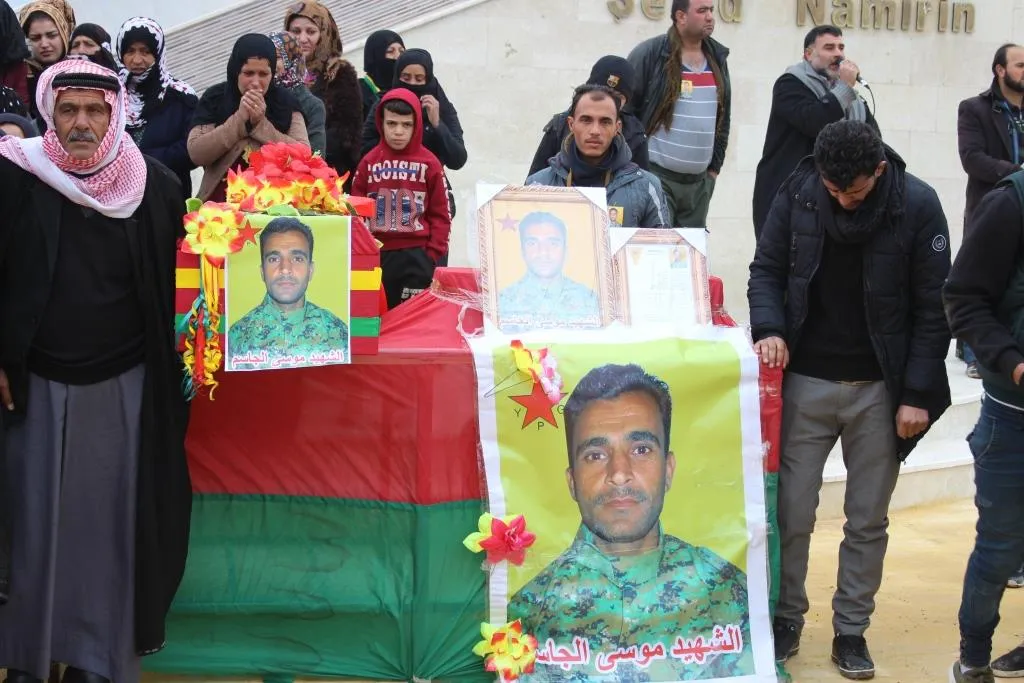 Cenazeyê şehîd Xesan bi merasîmekî girseyî hate veşartin