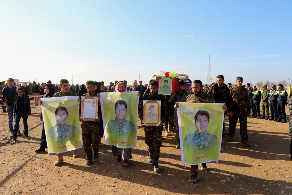 Cenazeyê şehîd Sultan li Tebqayê hate veşartin