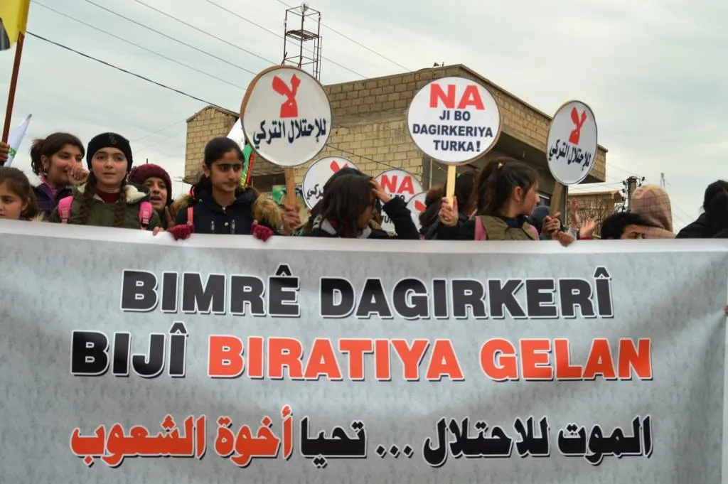 Li Amûdê li dijî dagirkeriya Tirkiyê meşa bi heybet