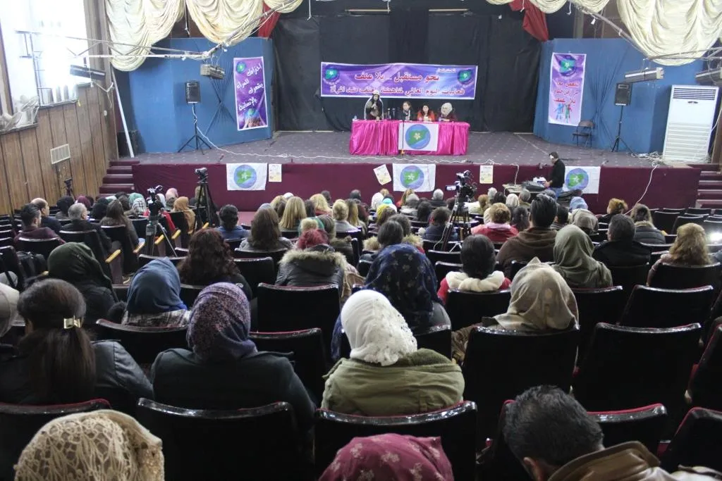'Ber bi pêşerojek bê tundî'