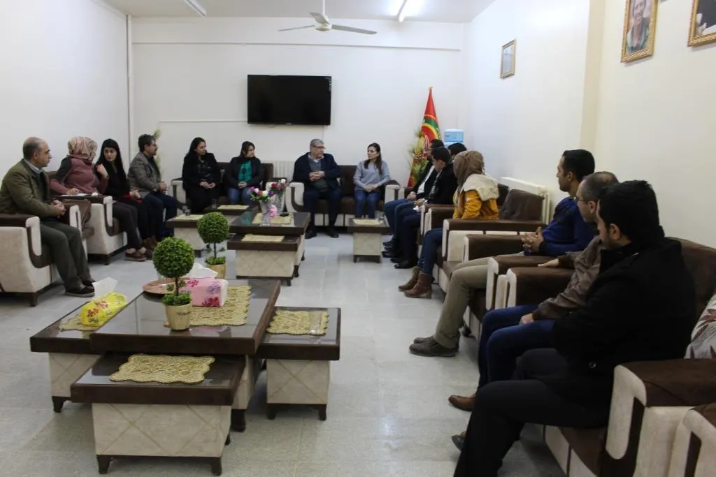 Şendeyek ji Zanîngeha Silêmanî serdana Zanîngeha Rojava kir