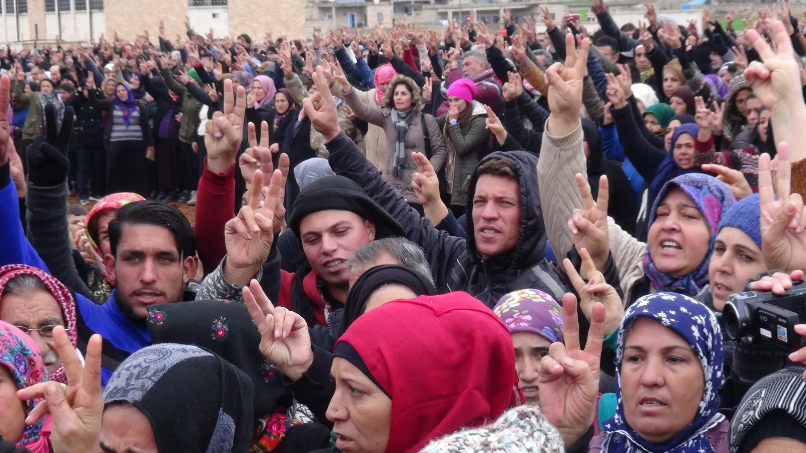 Bi hezaran cenazeyê Mezlûm û Zagros spartin axê