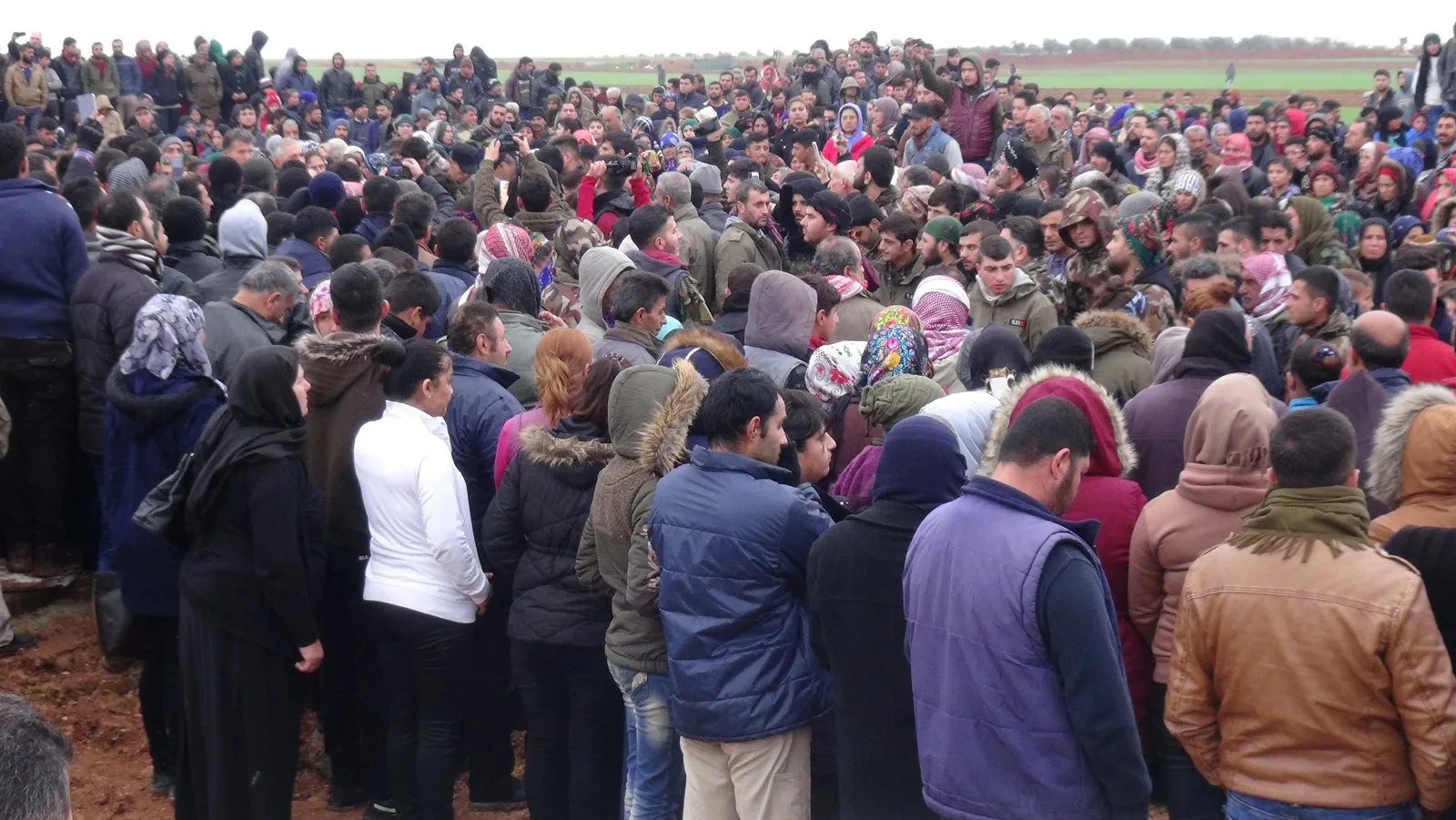 Bi hezaran cenazeyê Mezlûm û Zagros spartin axê