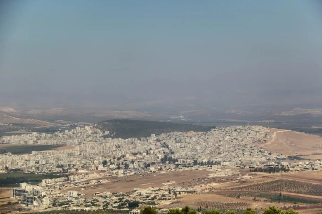Hêzên dagirker li Efrînê 3 kes revandin