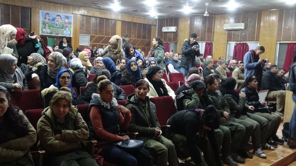Kurtefilim li ser berxwedana gelê Efrînê hatin pêşandan