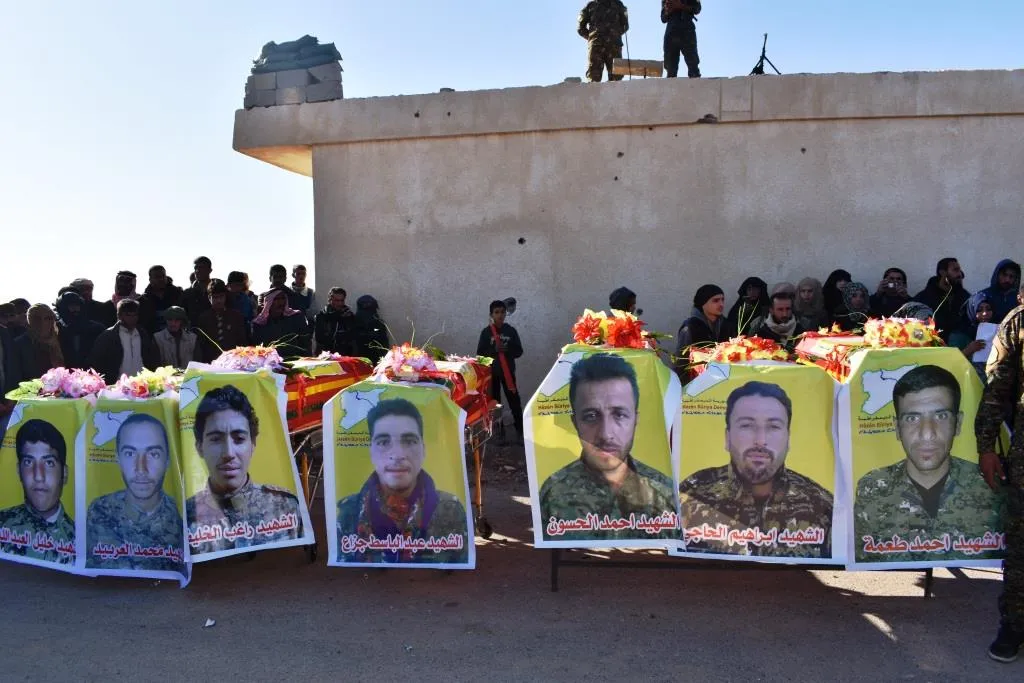 Şehîdên "Şerê Tinekirina Terorê" bi girseyê hatin veşartin