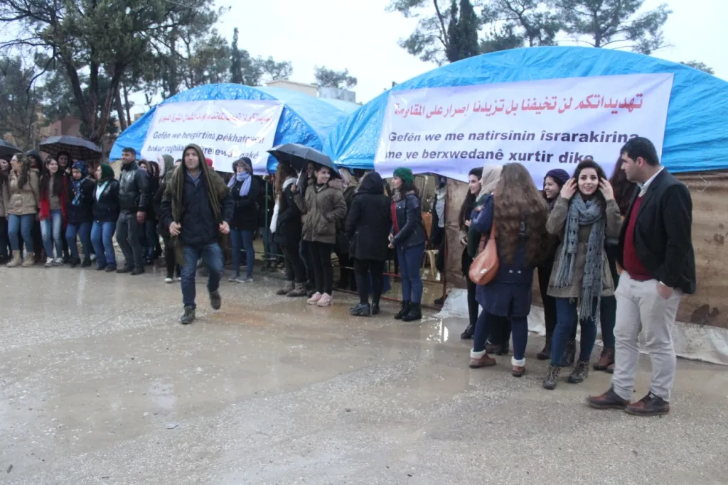 Di bin konê çalakiyê de banga lidarxistina kongreya netewî ya Kurd hate kirin