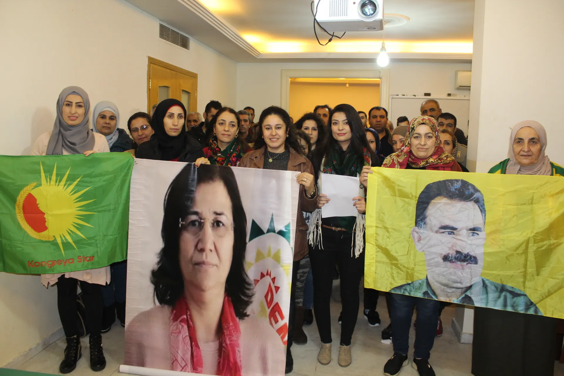 'Divê hemû li hemberî gefên Tirkiyê rabin ser pêyan‘