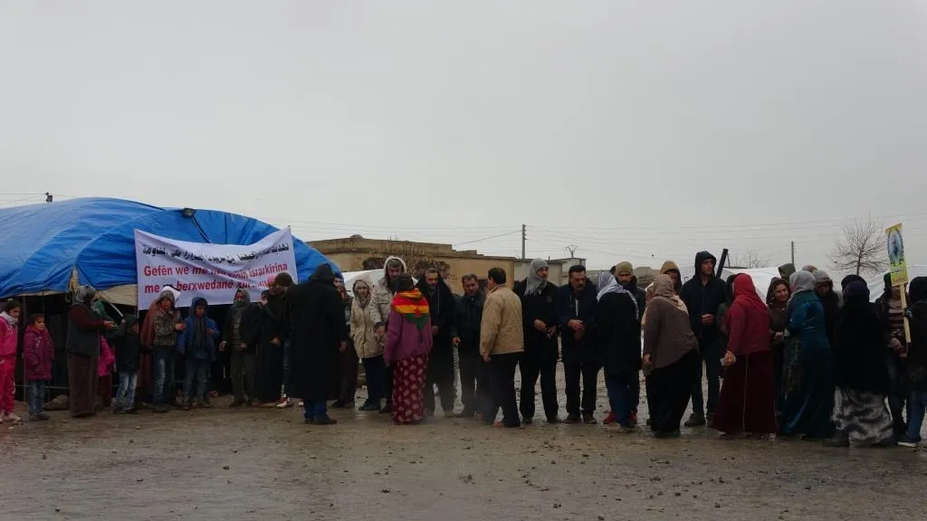 Tevî rewşa hewa ya dijwar jî berxwedana xwe didomînin
