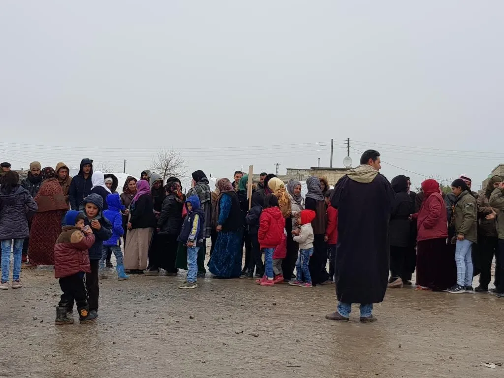 Tevî rewşa hewa ya dijwar jî berxwedana xwe didomînin
