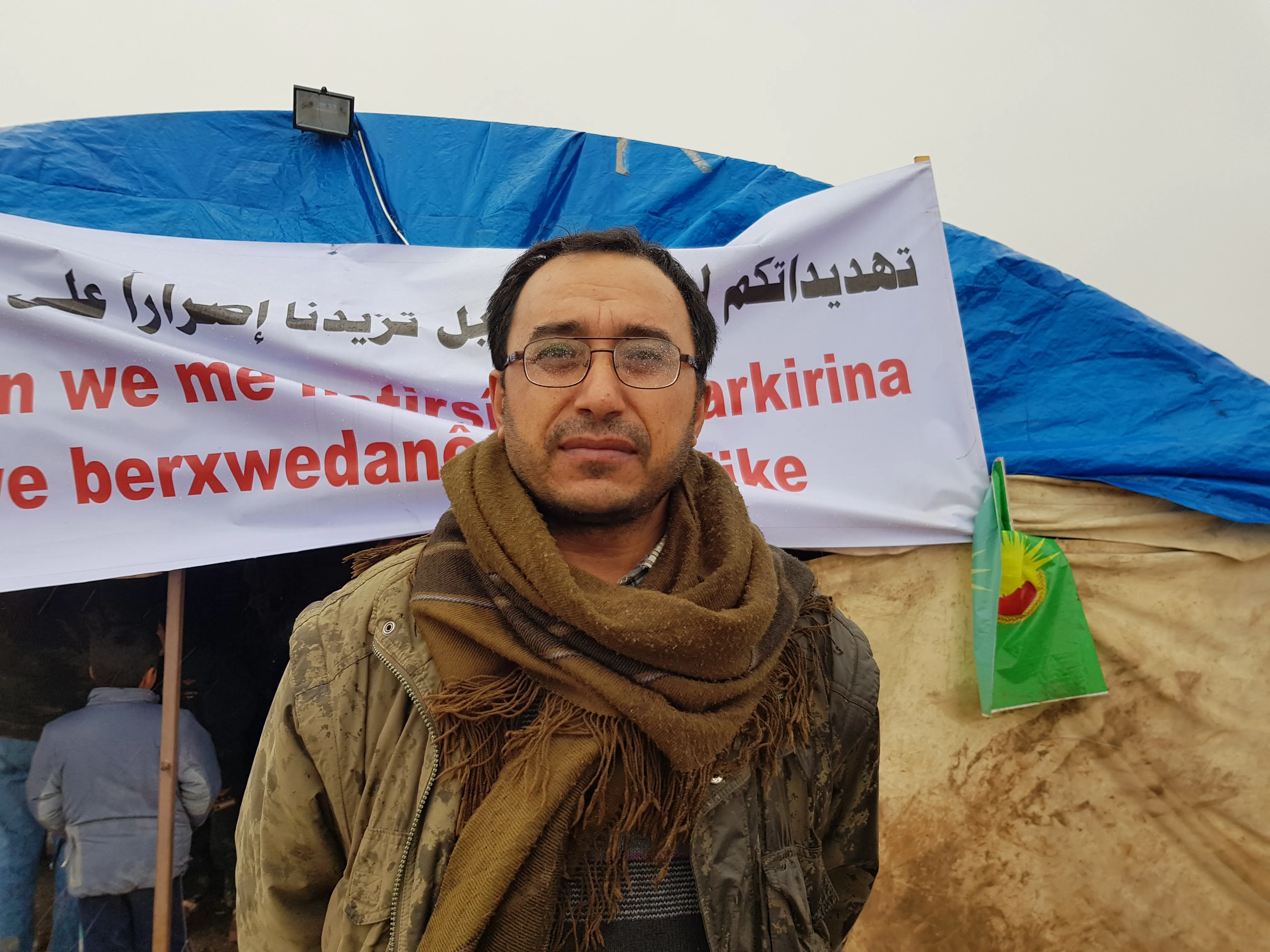 Tevî rewşa hewa ya dijwar jî berxwedana xwe didomînin
