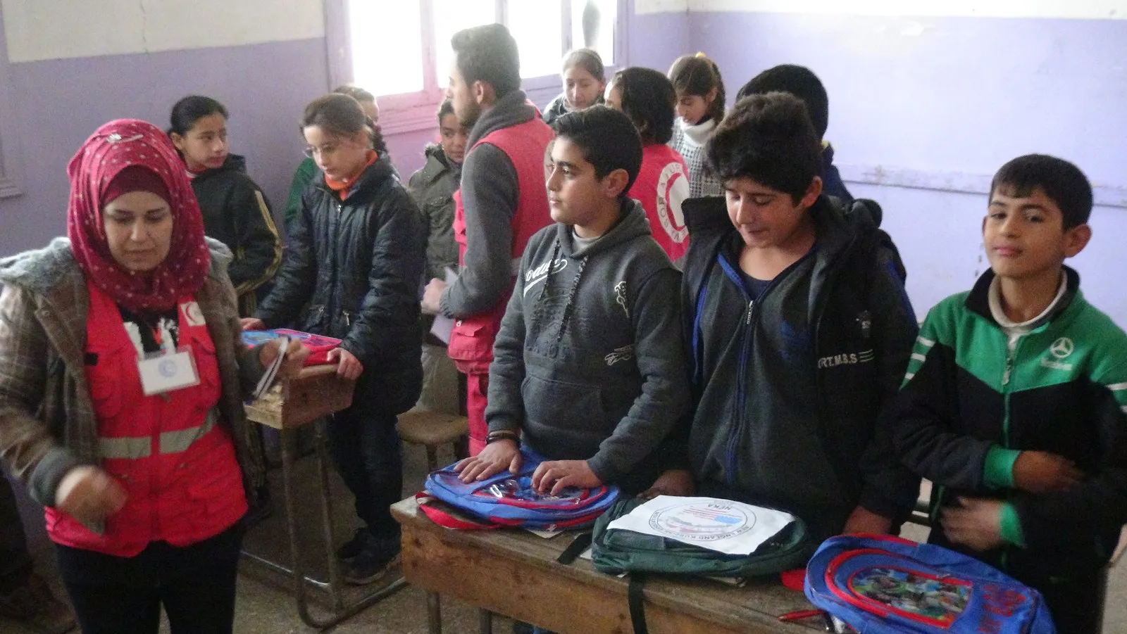 12 hezar çente li xwendekarên Efrînê hatin belavkirin
