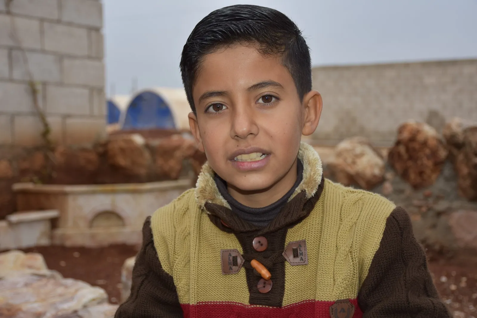 Zarokê Efrînê bi helbestên xwe çîroka Efrînê vedibêje