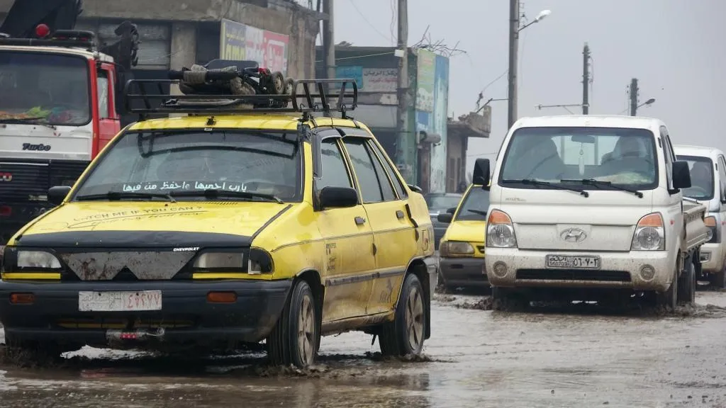 Li Reqayê pirsgirêka kombûna avê li kolanan çareser dibe