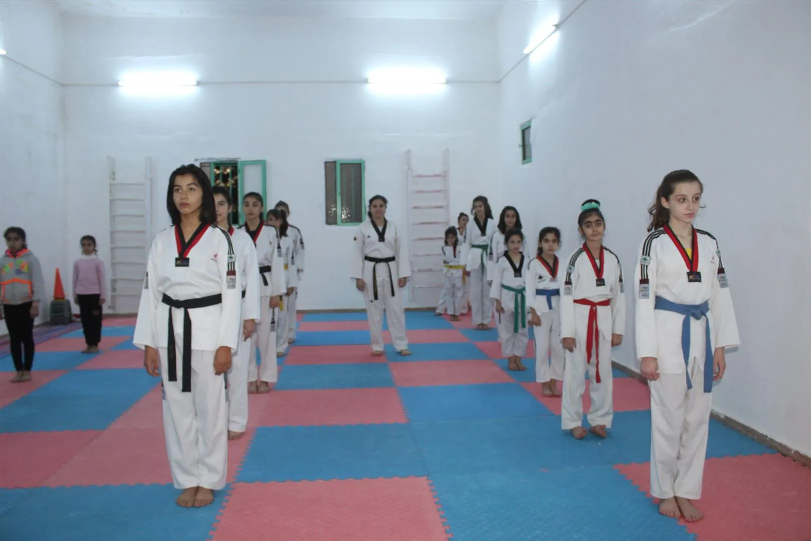 Zarokên Girkê Legê fêrî taykwandoyê dibin