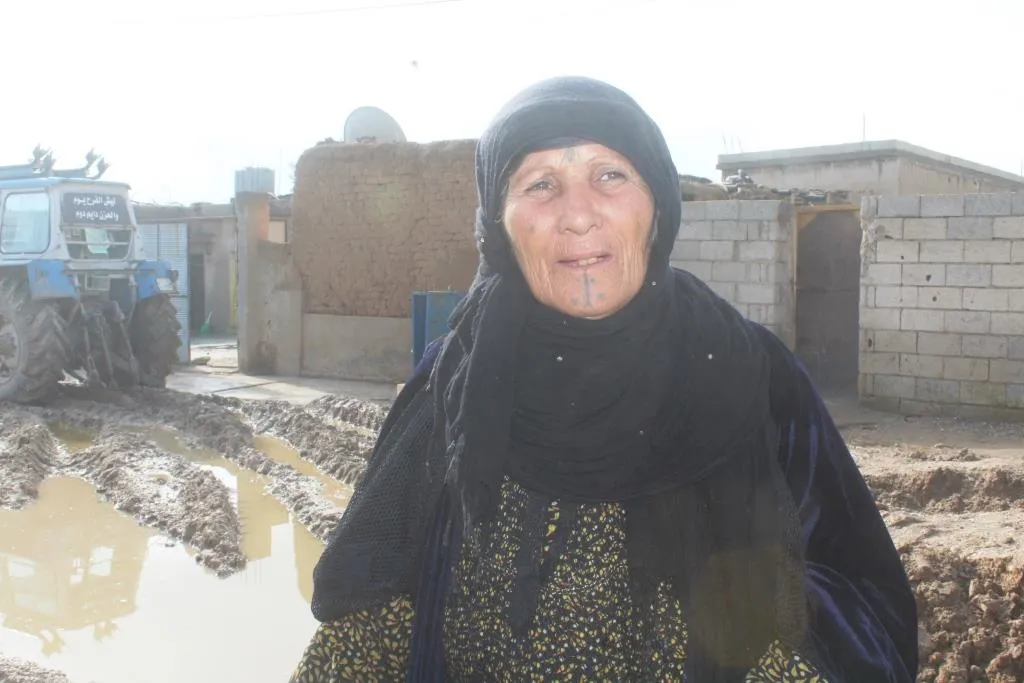Şêniyên gundewarên Reqayê ji ber nebaşiya rêyan bi gazinc in
