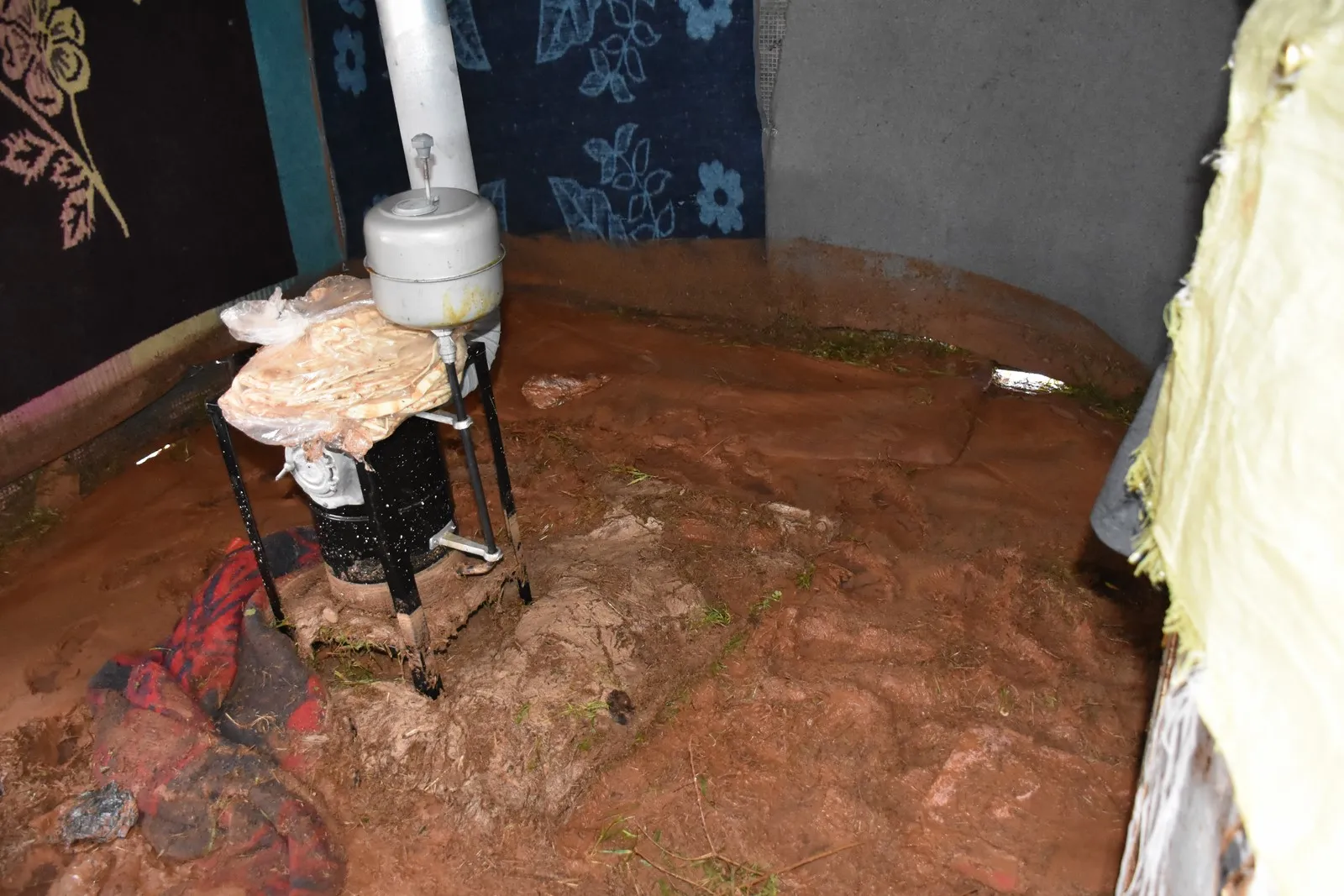 Bi hatina zivistanê re azarên gelê Efrînê zêdetir dibin