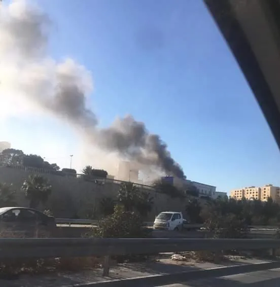 Êrîşeke xwekujî li dijî Wezareta Karên Derve ya Lîbyayê pêk hat
