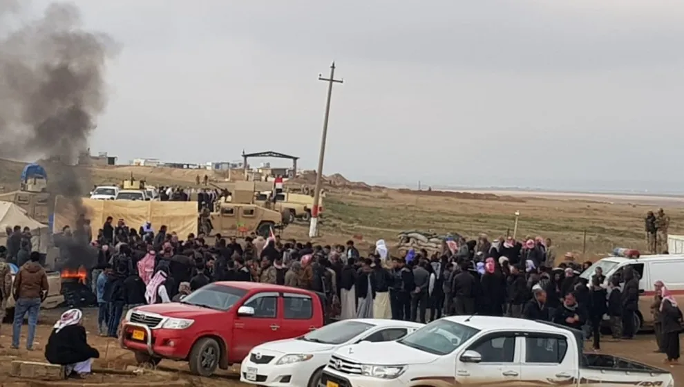 Gelê Şengalê biryara girtina korîdor şermezar dike