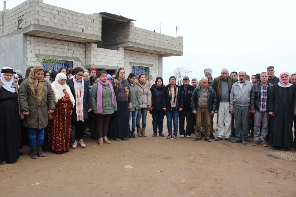 Gelê Kobanê sersaxî ji malbata şehîd Ednan re xwest