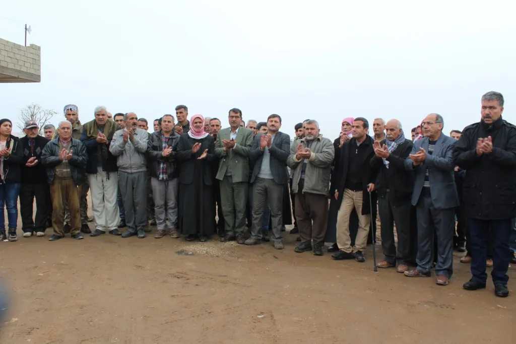 Gelê Kobanê sersaxî ji malbata şehîd Ednan re xwest