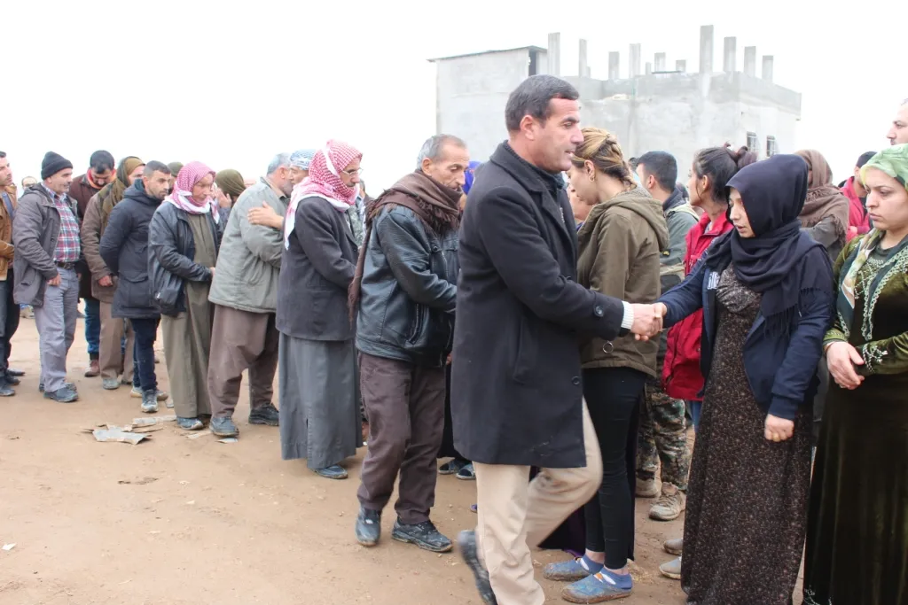 Gelê Kobanê sersaxî ji malbata şehîd Ednan re xwest