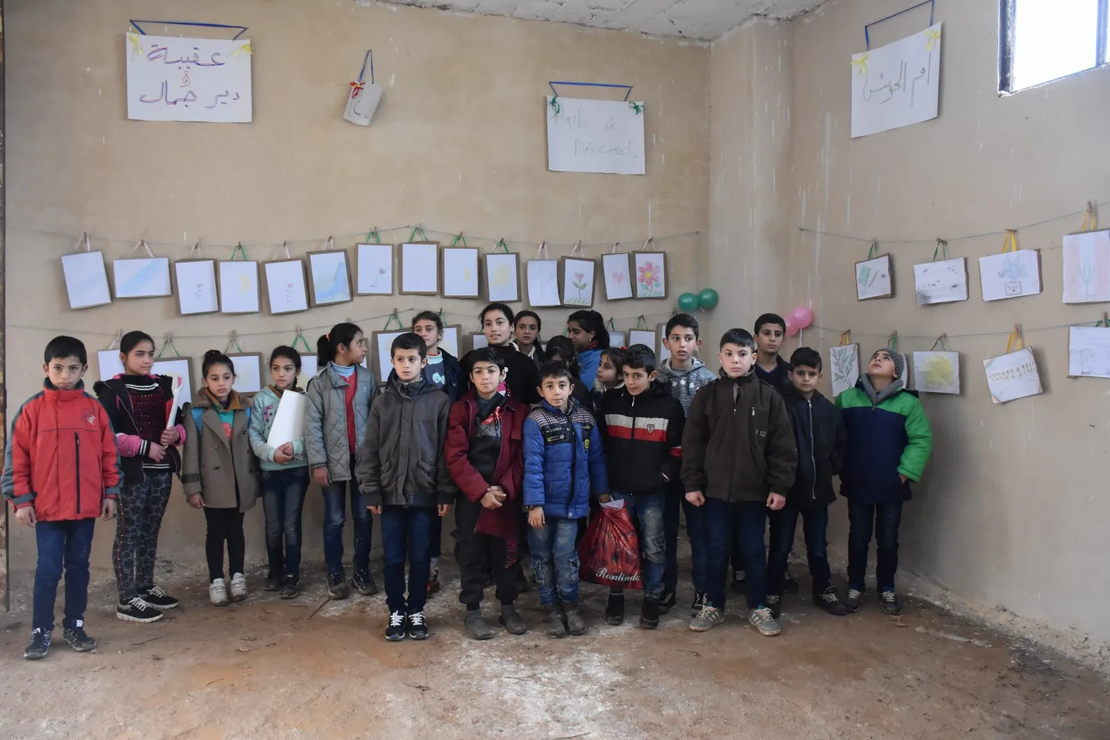 Di wêneyên zarokên Efrînê de daxwaza azadiya Ocalan û ya Efrînê