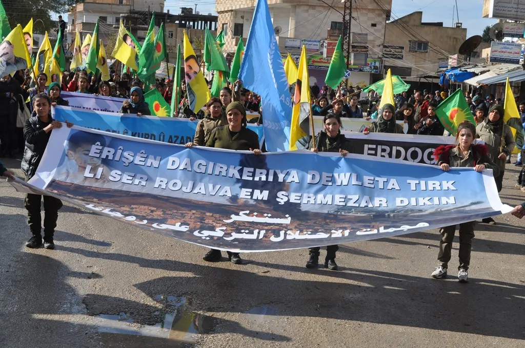 Gelên Serêkaniyê li dijî gefên Erdogan meşiyan