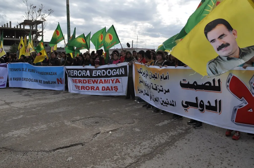 Gelên Serêkaniyê li dijî gefên Erdogan meşiyan