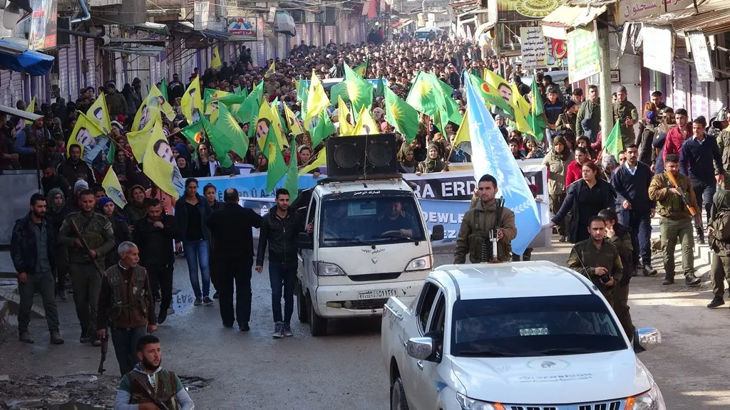Gelên Serêkaniyê li dijî gefên Erdogan meşiyan