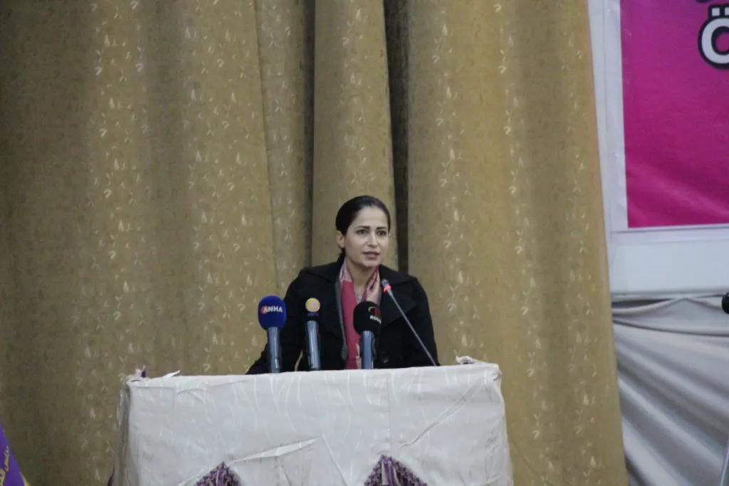 ‘Lidarxisitina konferansê berxwedana jinên Bakurê Sûriyê nîşan dide’