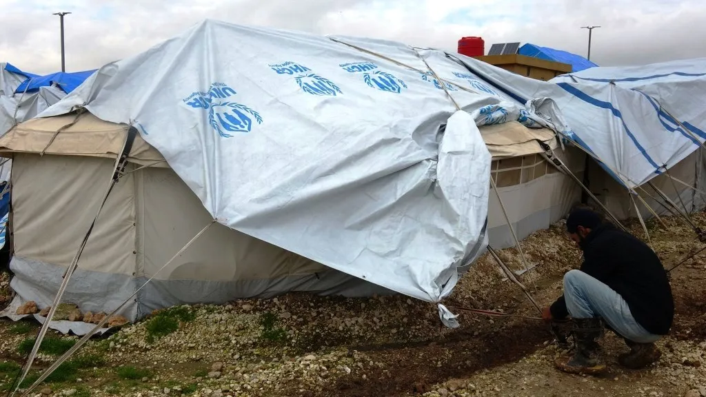 Çadir li koçberên kampa Eyn Îsa hatin belavkirin