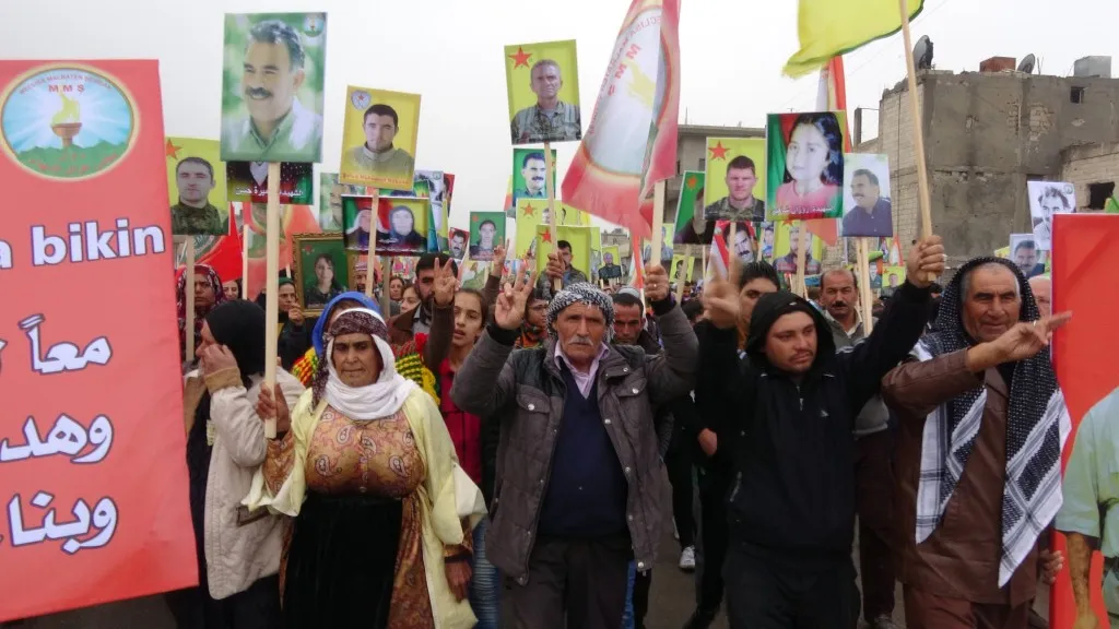 Gelê Kobanê tecrîda li ser Ocalan şermezar kir