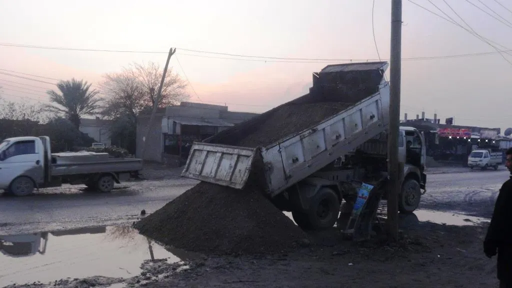 Rêya di navbera gundên rojava û rojhilatê Dêrazorê tê sererastkirin
