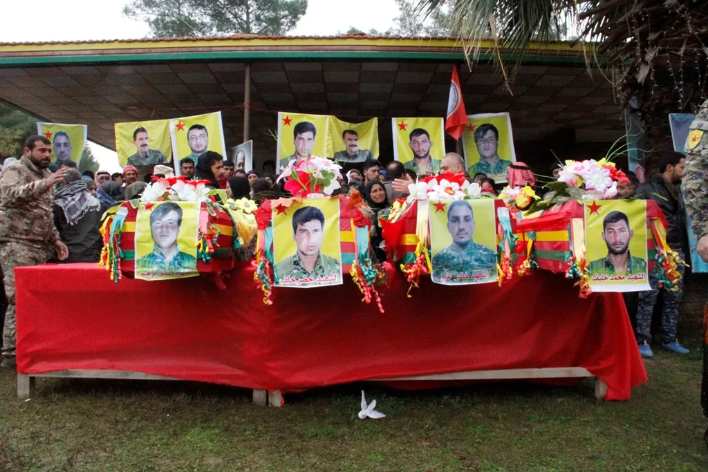 Şehîdên YPG`ê li Goristana Şehîdan a Til Temirê hatin oxirkirin