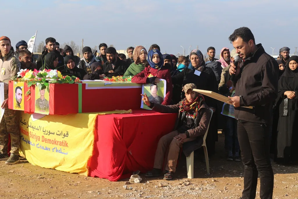 Şêniyên Tebqayê şehîdên Ceyş El-Siwar oxir kirin