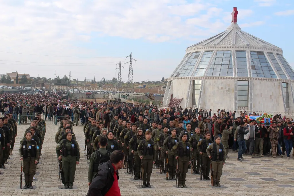 ‘Welatê ku bi xwîna şehîdan hatiye avdan em ji kesî re ber nadin’