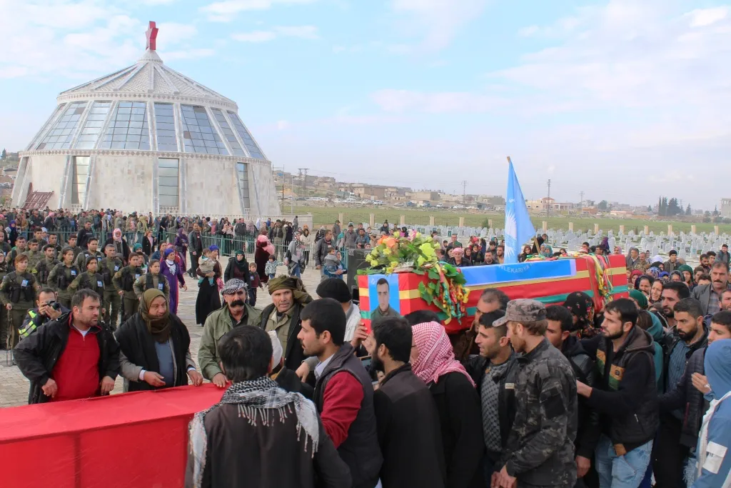 ‘Welatê ku bi xwîna şehîdan hatiye avdan em ji kesî re ber nadin’