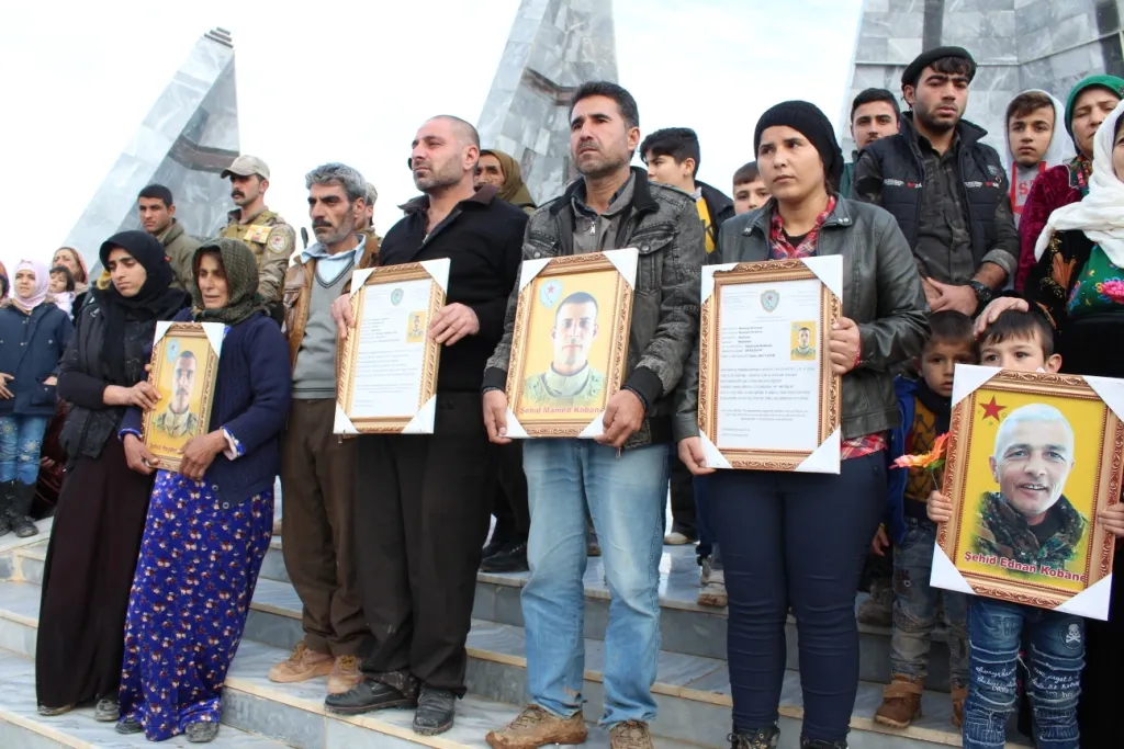 Bi hezaran cenazeyê Ednan û Heyder spartin axê