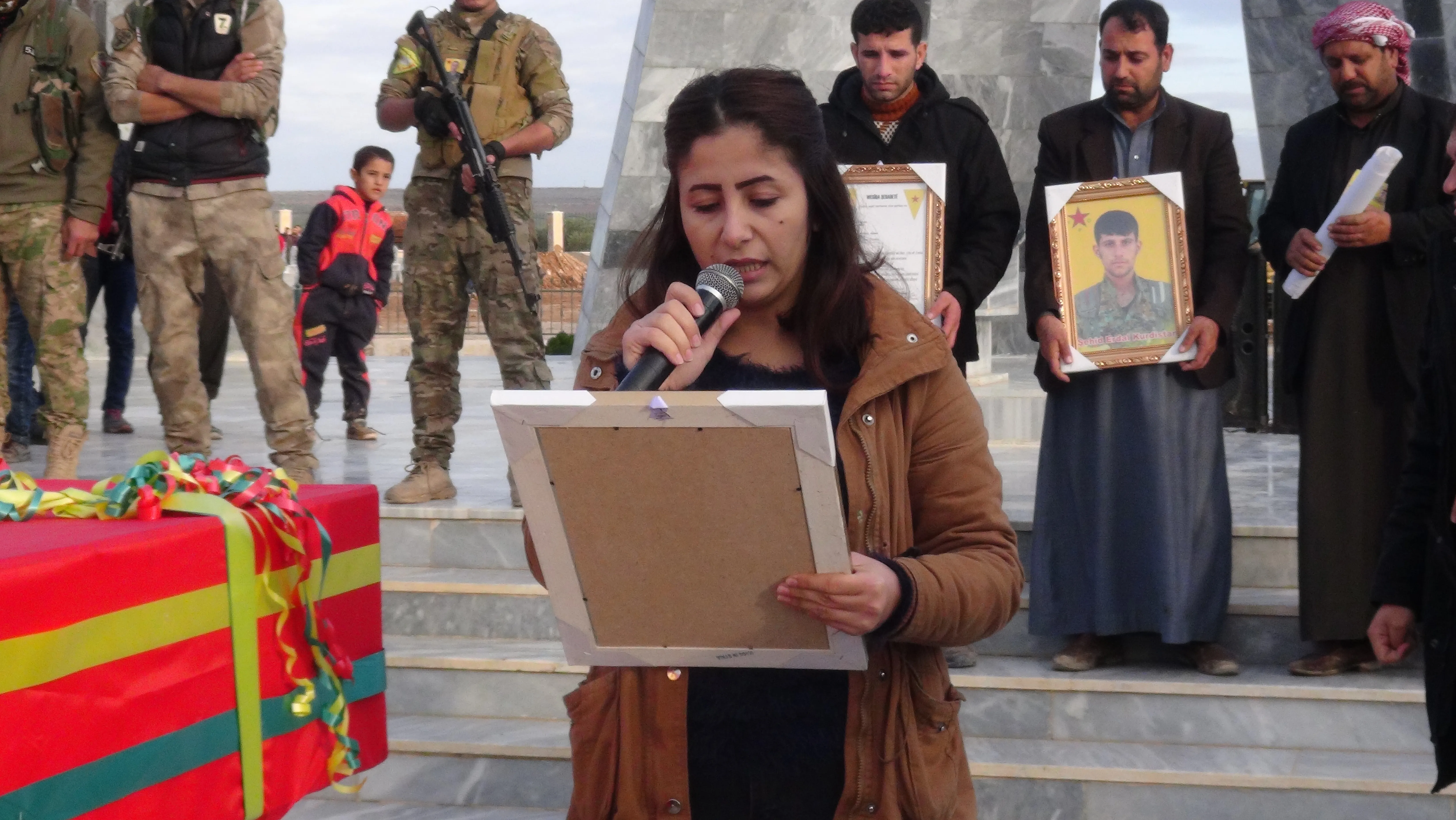 Gelê Kobanê şehîdên xwe spartin axê