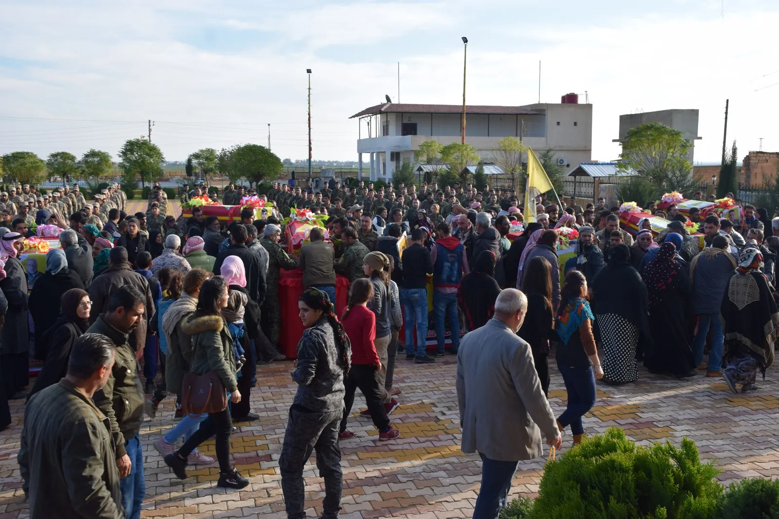 Şêniyên Hesekê cenazeyên 6 şervanên QSD spartin axê