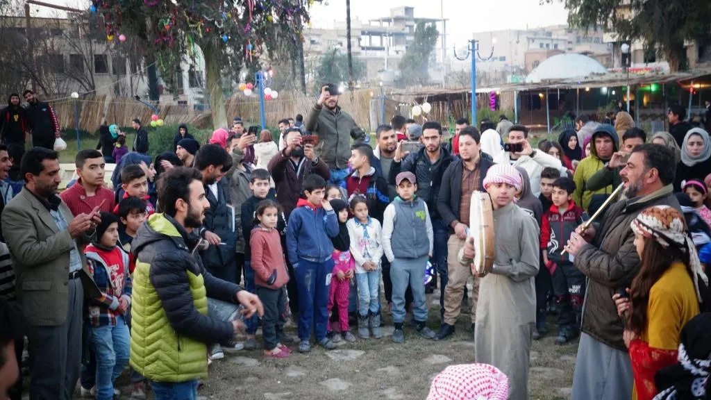 Şêniyên bajarê Reqayê sala nû pîroz dikin